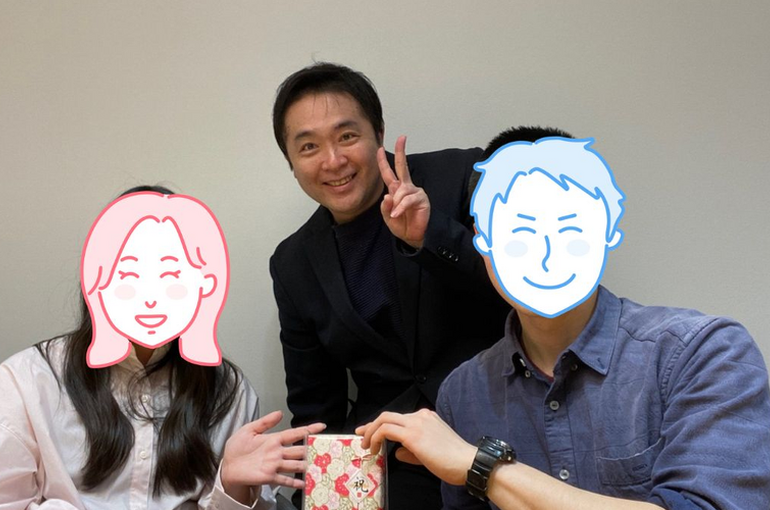 結婚相談所の仲人と3人で記念撮影